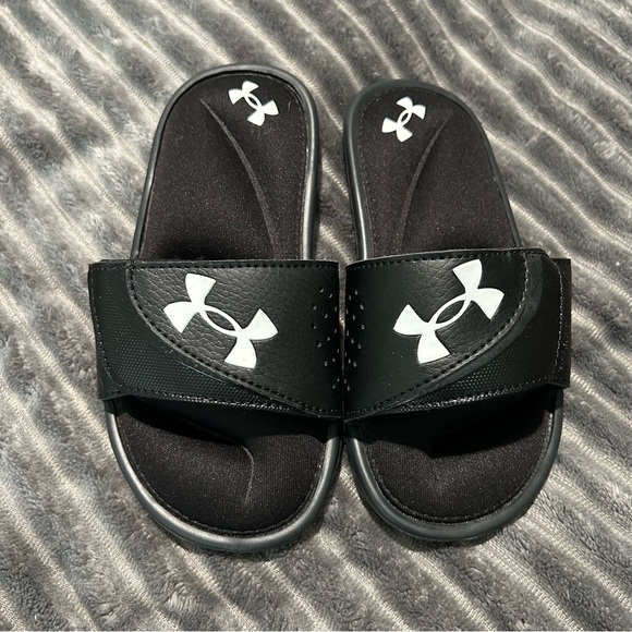 FINAL CALL -NWOT Under Armour Kids Slides - size 12 - Picture 1 of 4